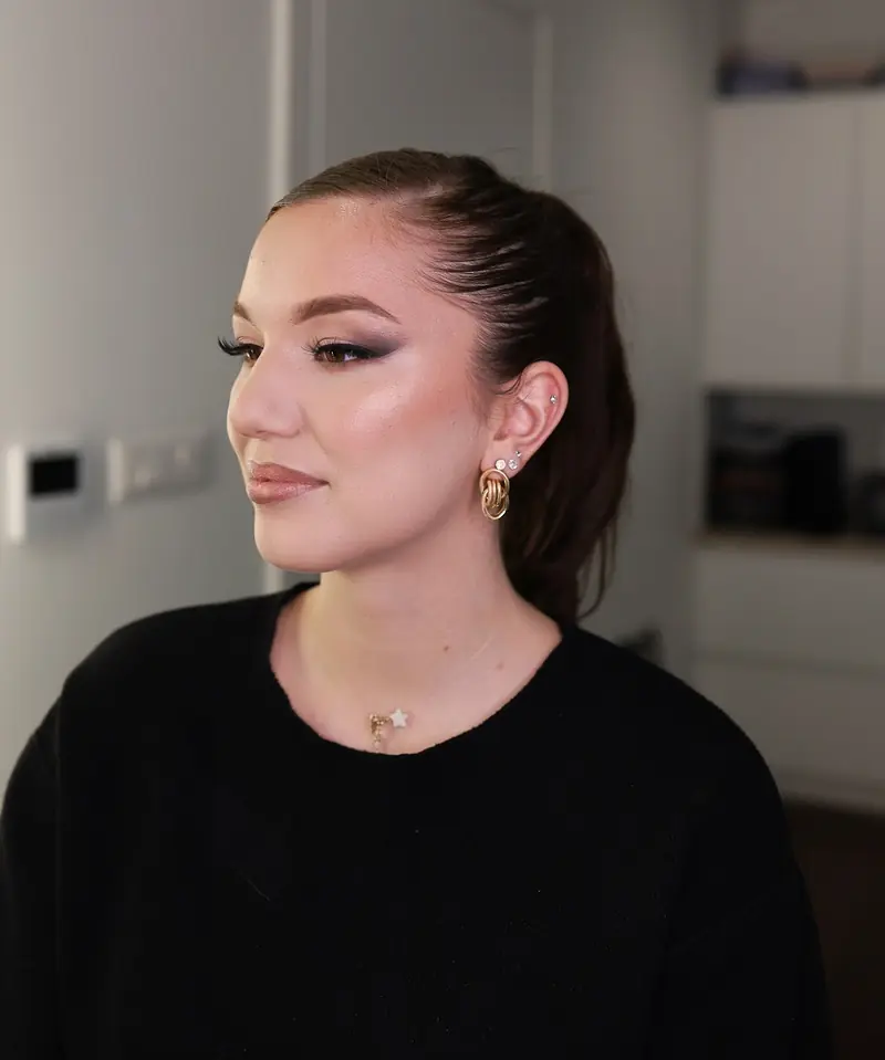 Konturiranje i eyeliner, portret iz profila